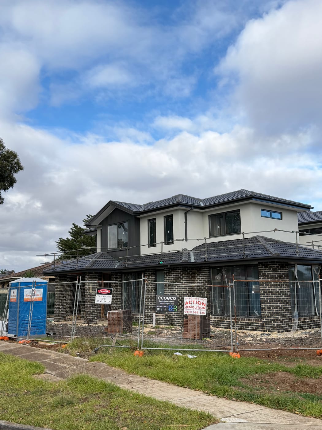 Two-storey Melbourne new build with a fresh charcoal tile roof